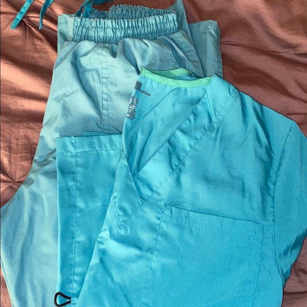 Medical scrubs set